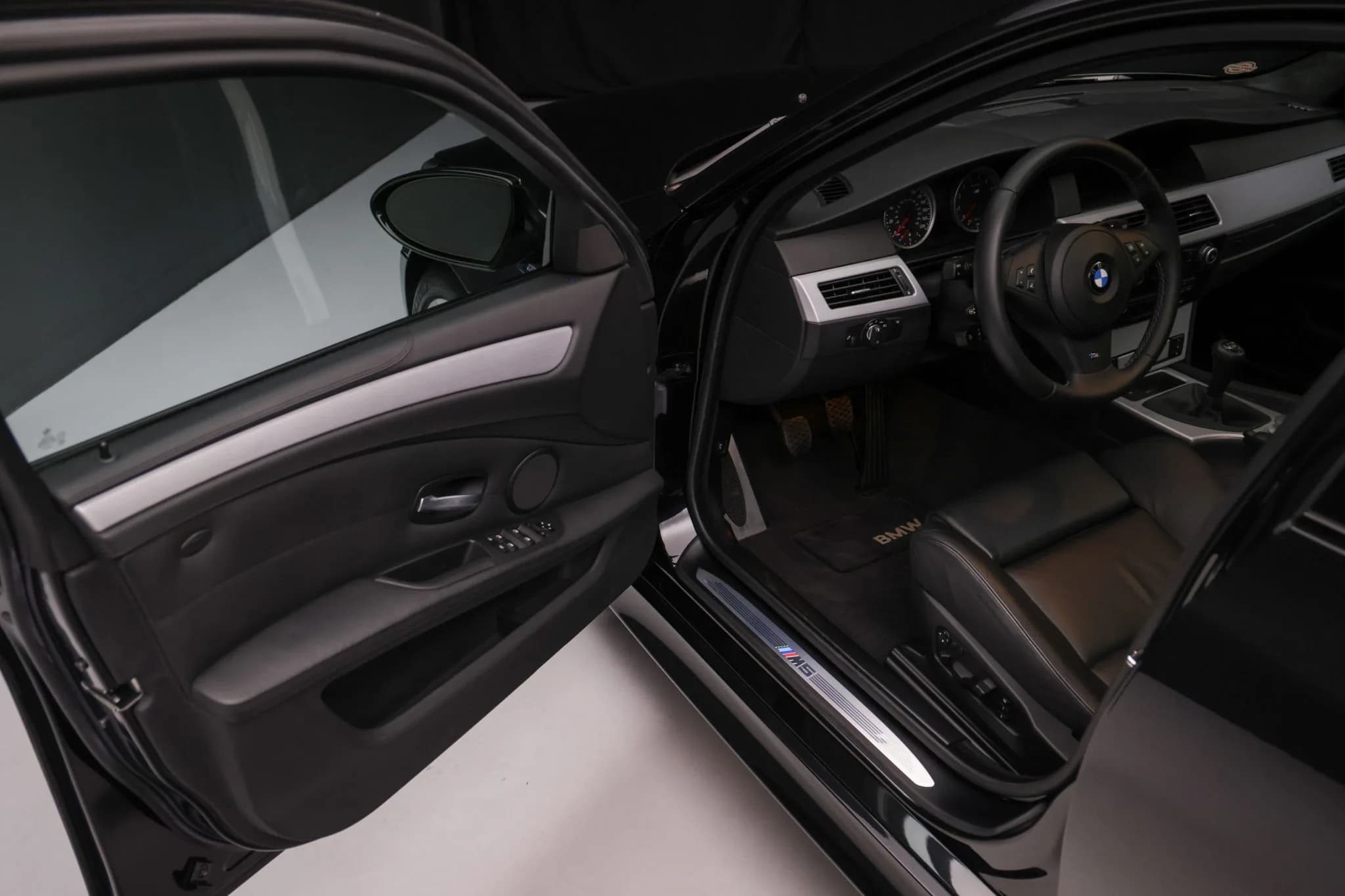 2008 BMW M5 Sedan — Interior 12