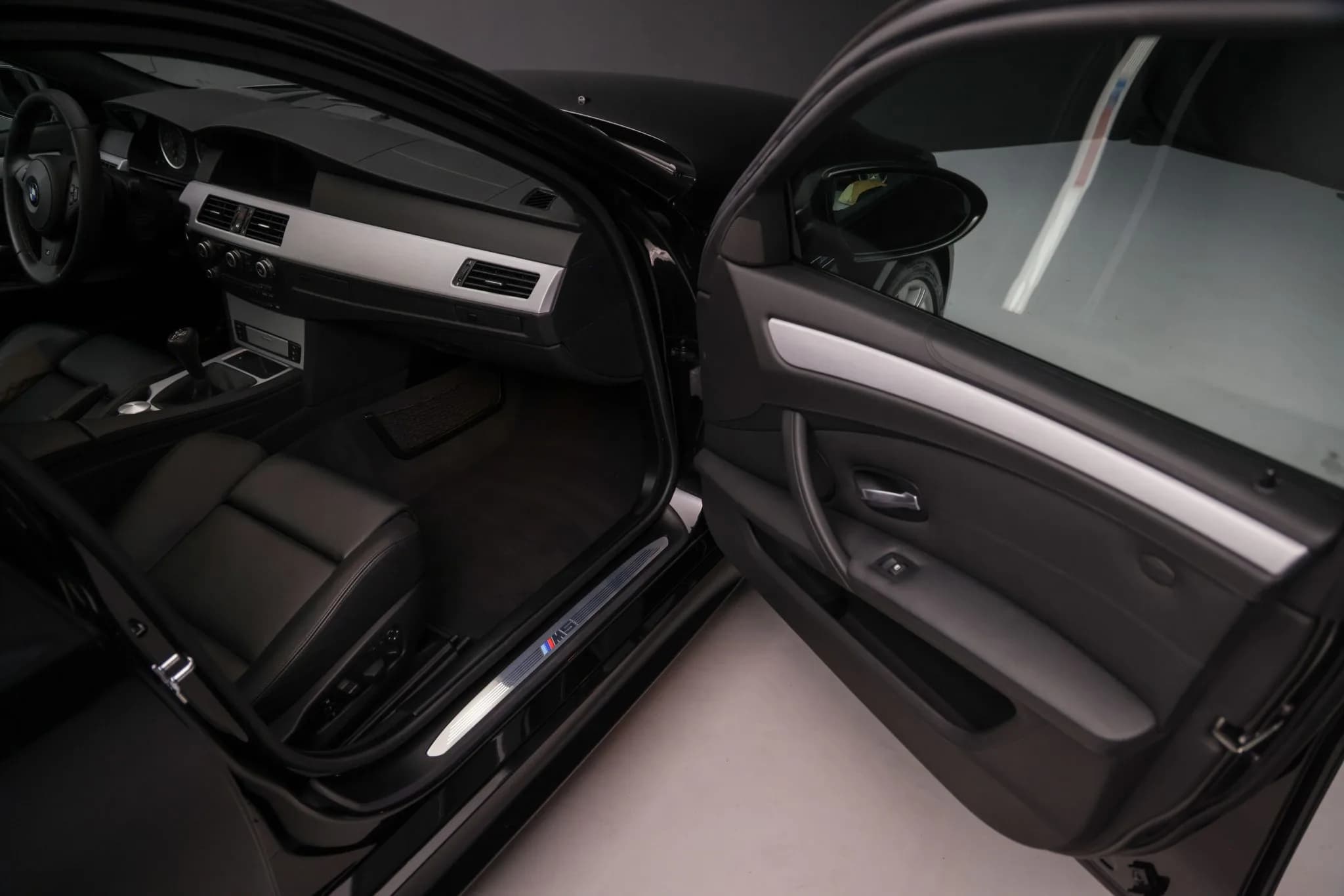 2008 BMW M5 Sedan — Interior 13
