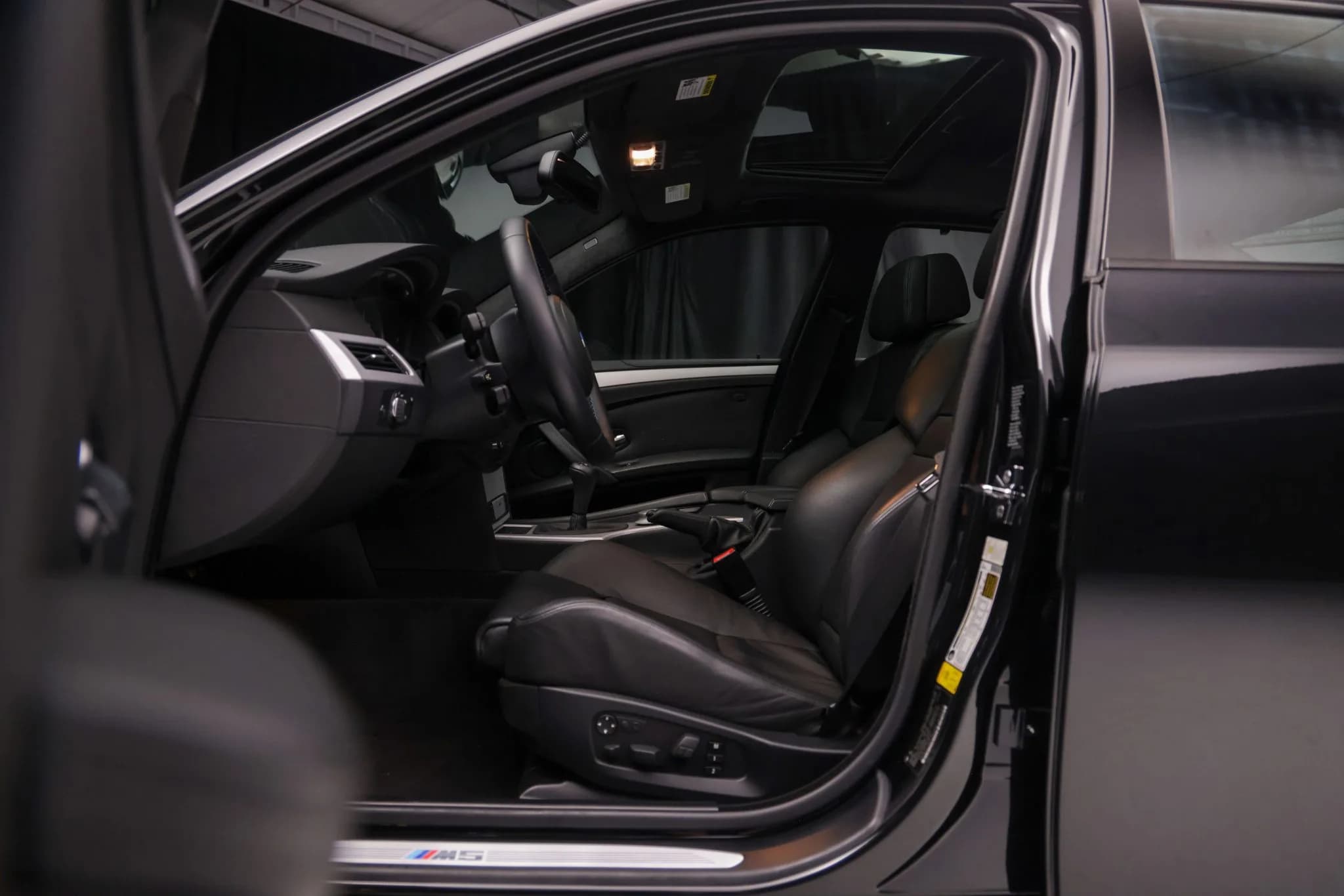 2008 BMW M5 Sedan — Interior 16