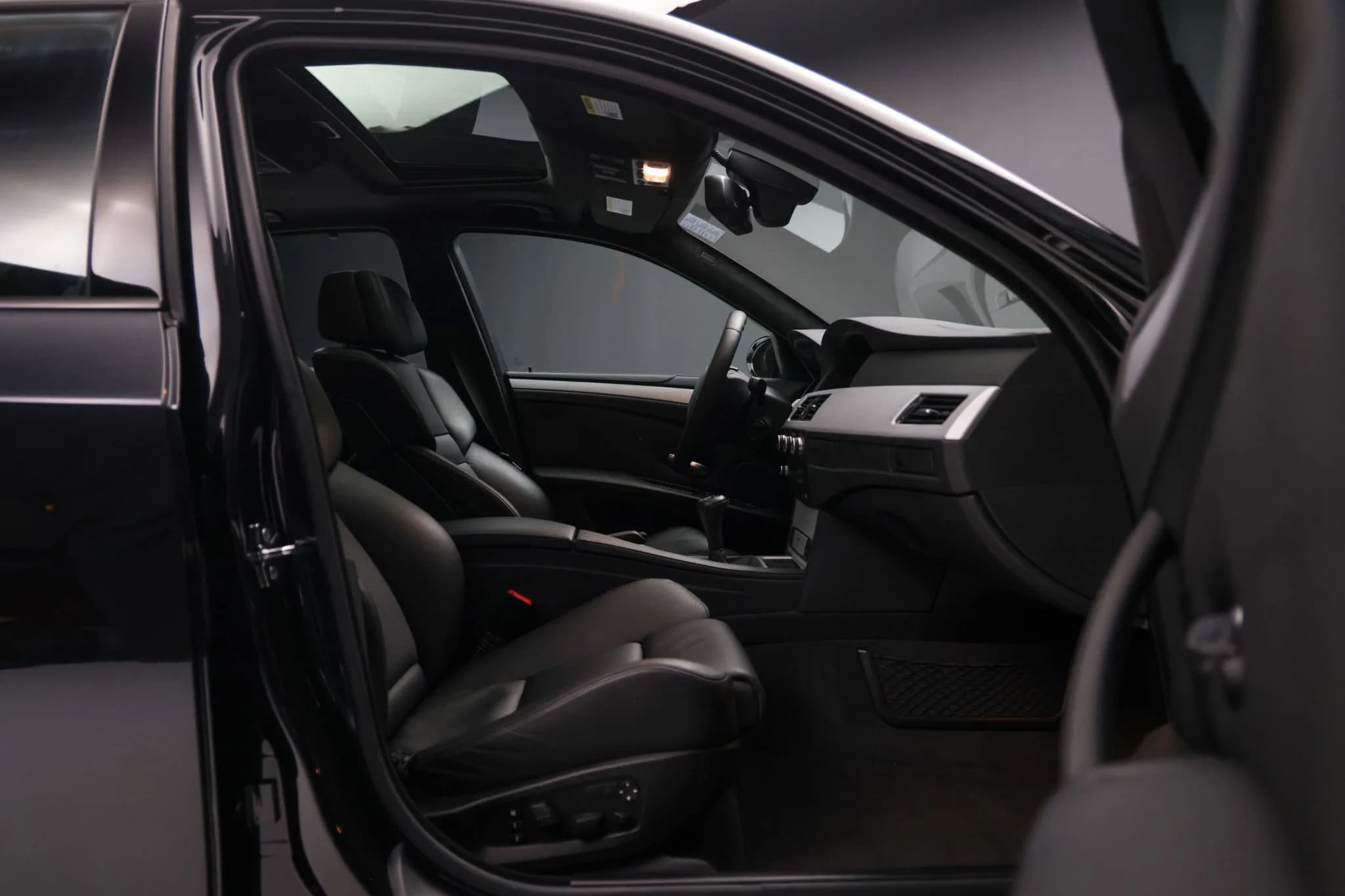 2008 BMW M5 Sedan — Interior 29
