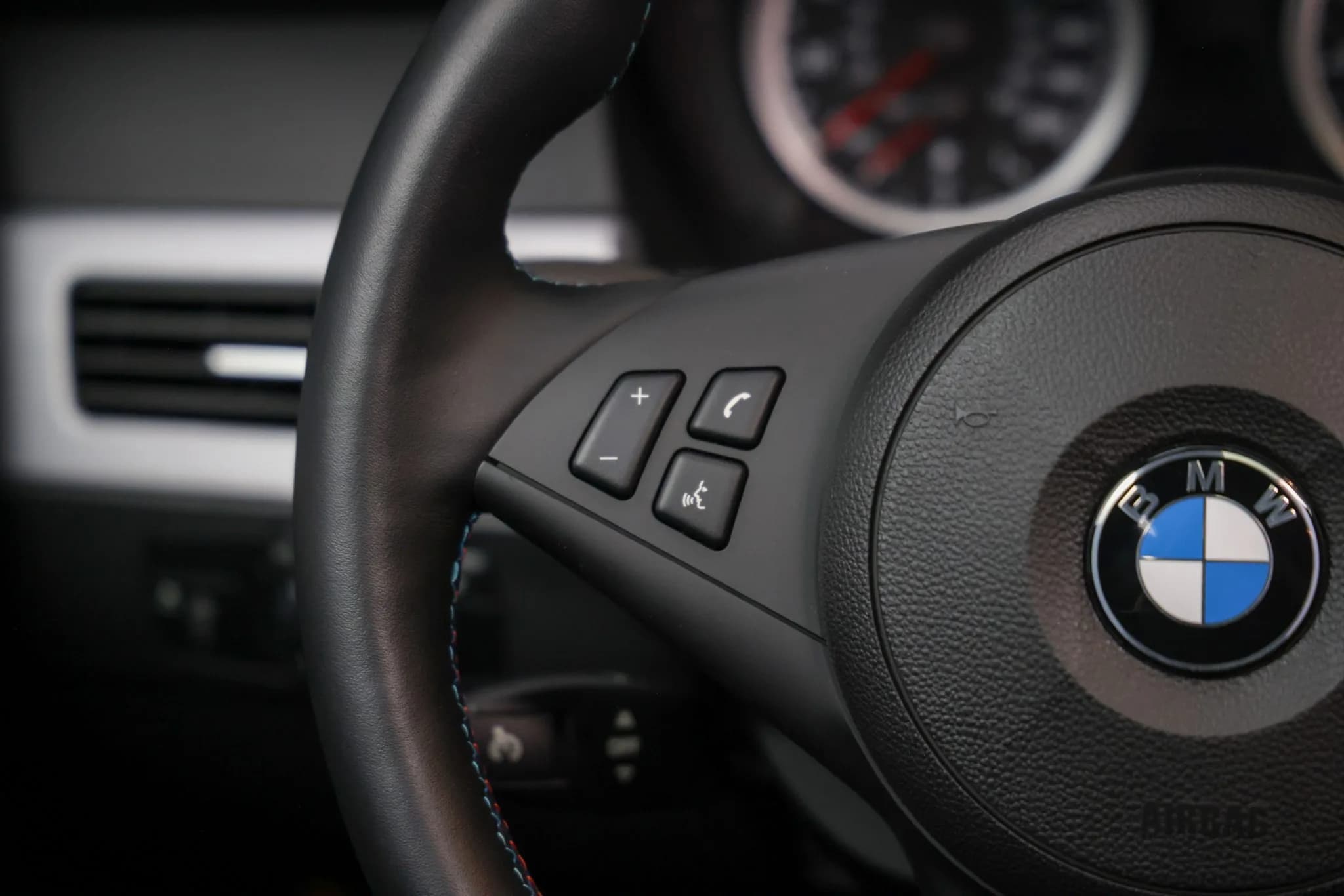 2008 BMW M5 Sedan — Interior 38