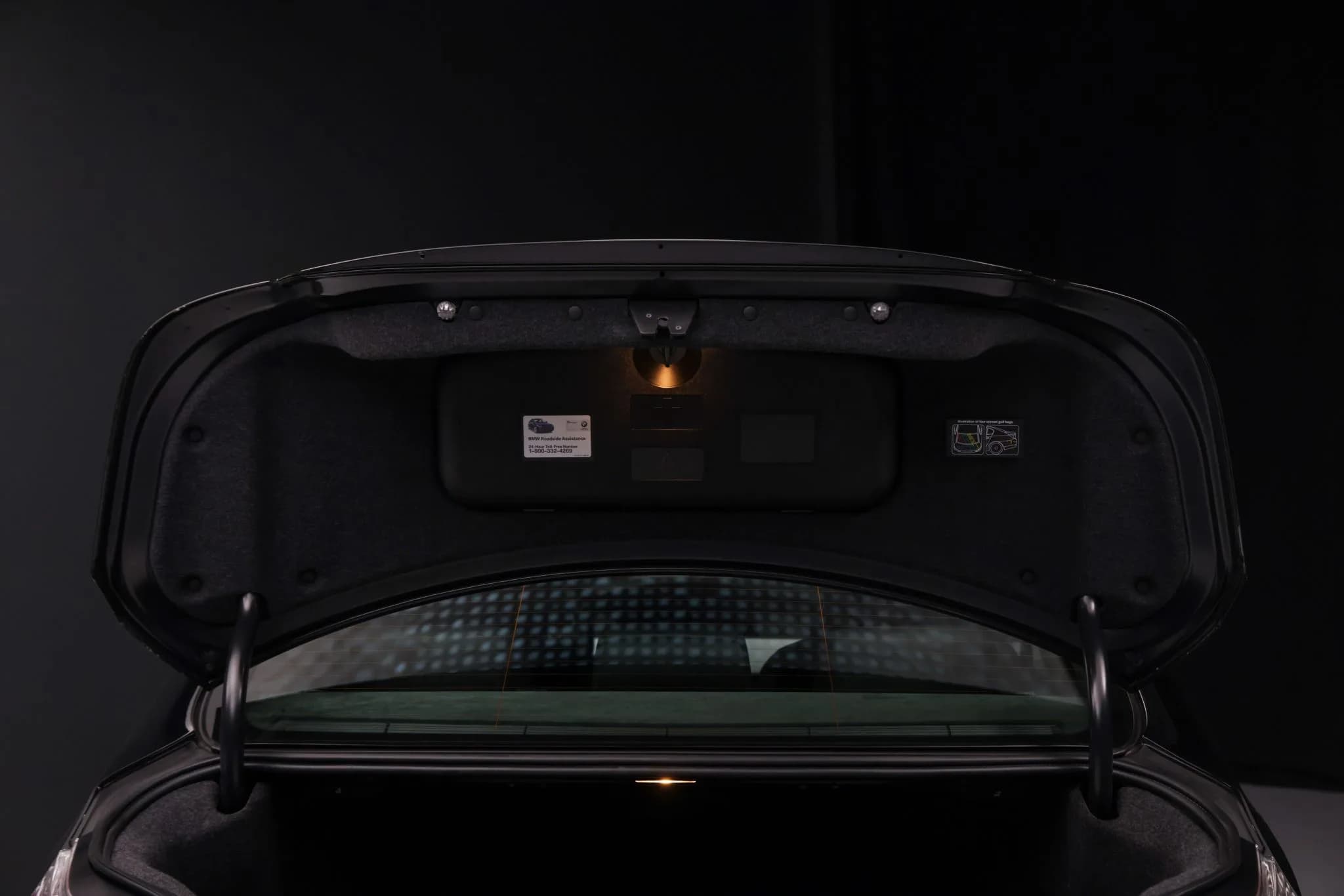 2008 BMW M5 Sedan — Trunk, tools & first-aid kit 1