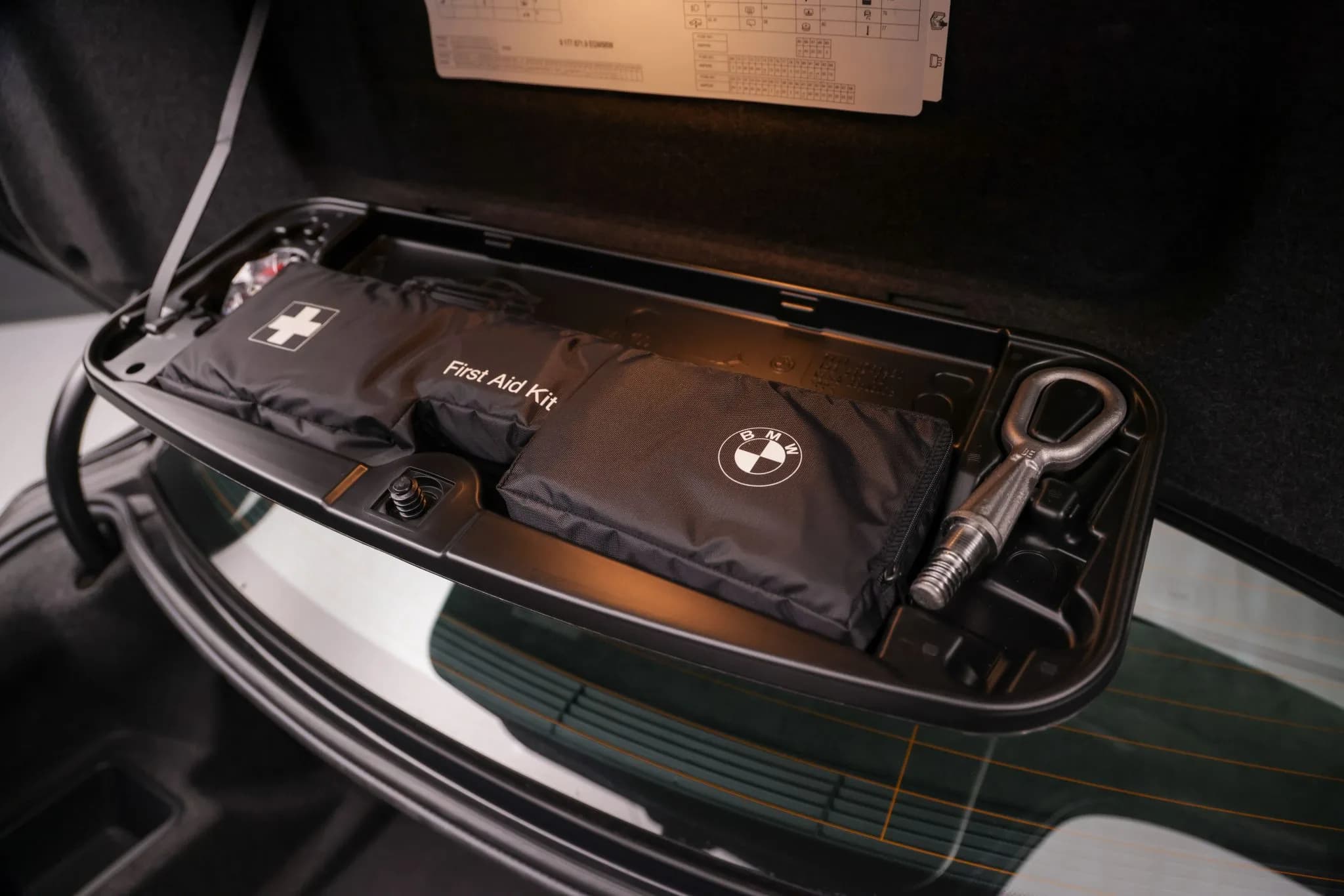 2008 BMW M5 Sedan — Trunk, tools & first-aid kit 8