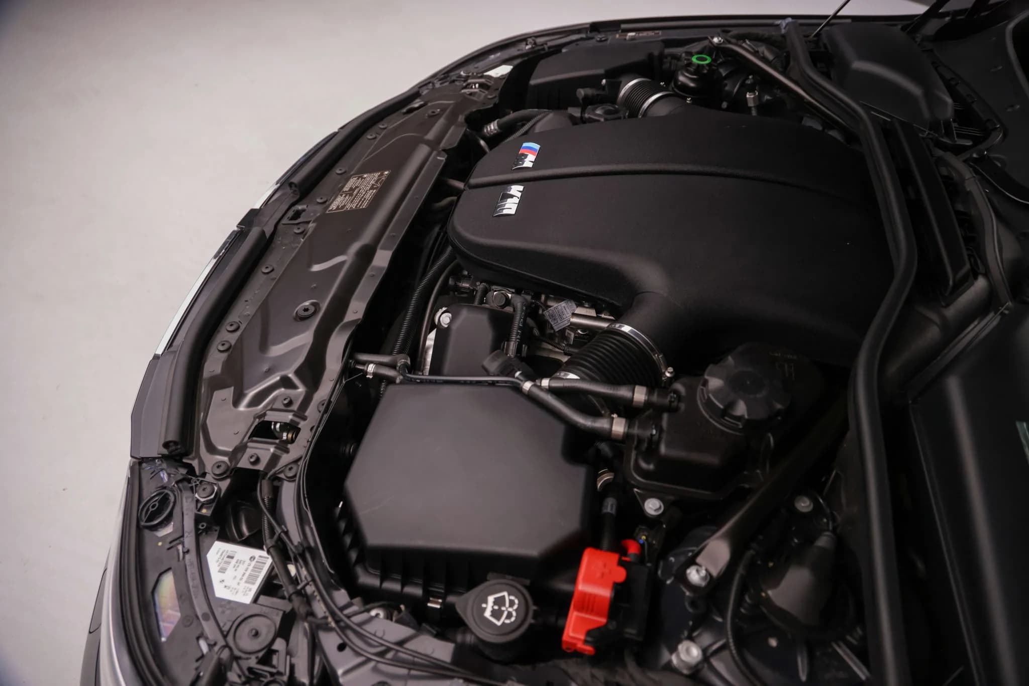 2008 BMW M5 Sedan — Engine bay 1