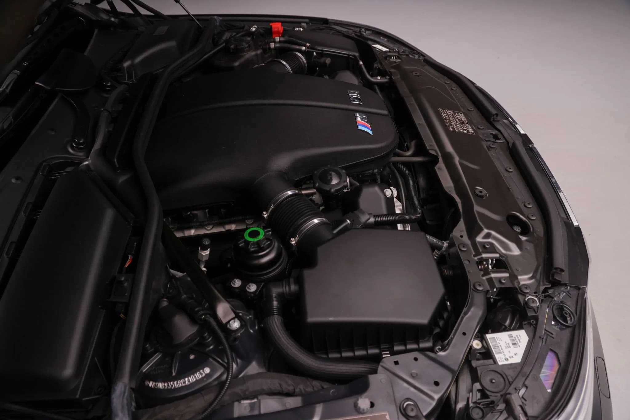 2008 BMW M5 Sedan — Engine bay 4