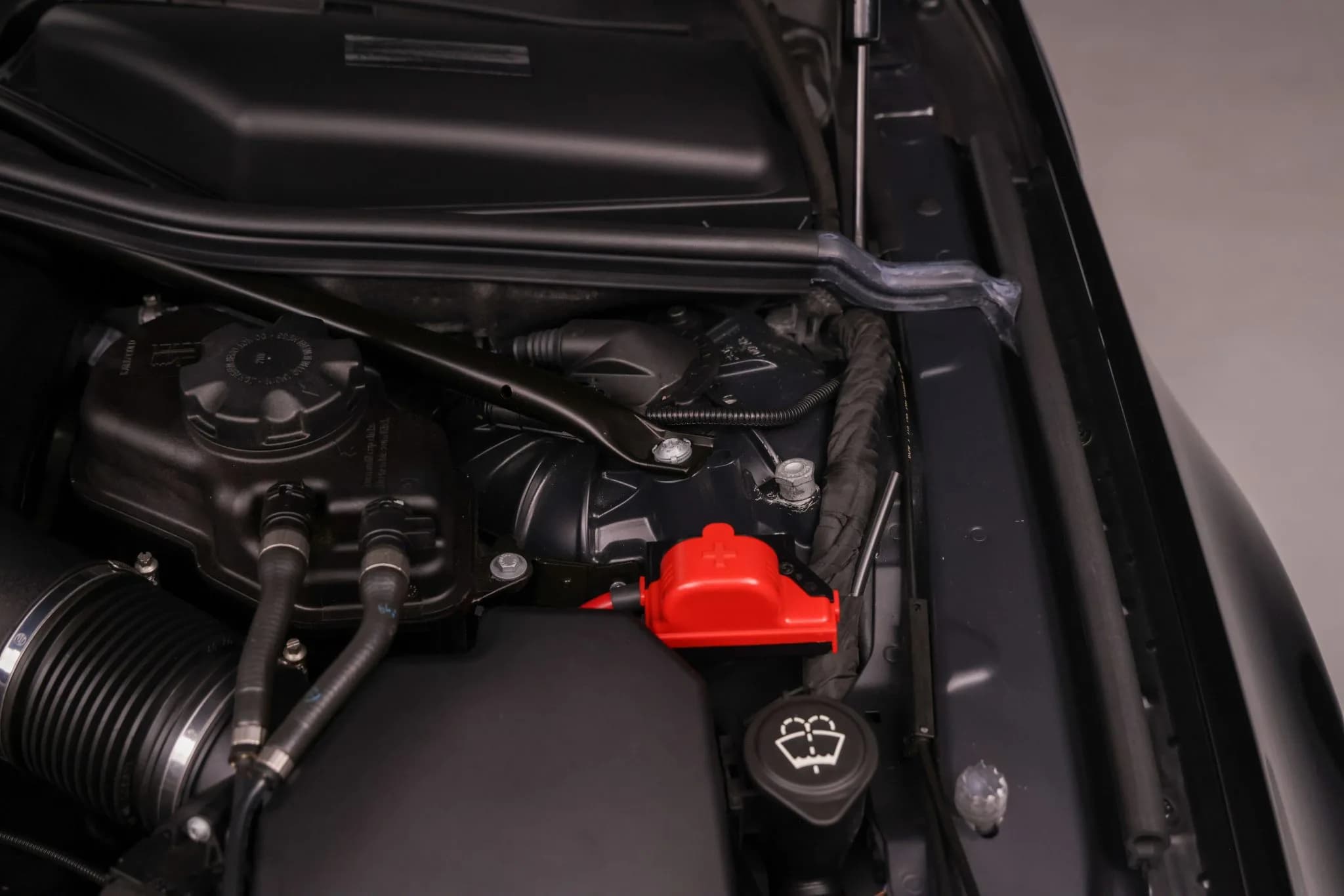 2008 BMW M5 Sedan — Engine bay 6