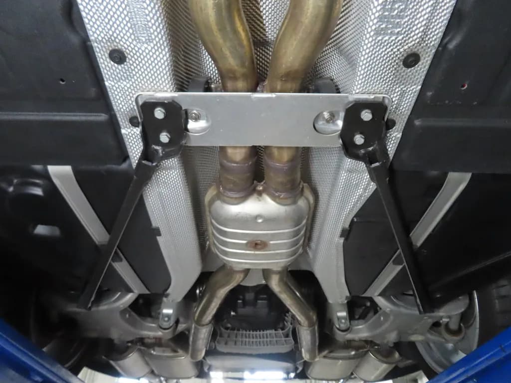 2008 BMW M5 Sedan — Undercarriage & underbody 6