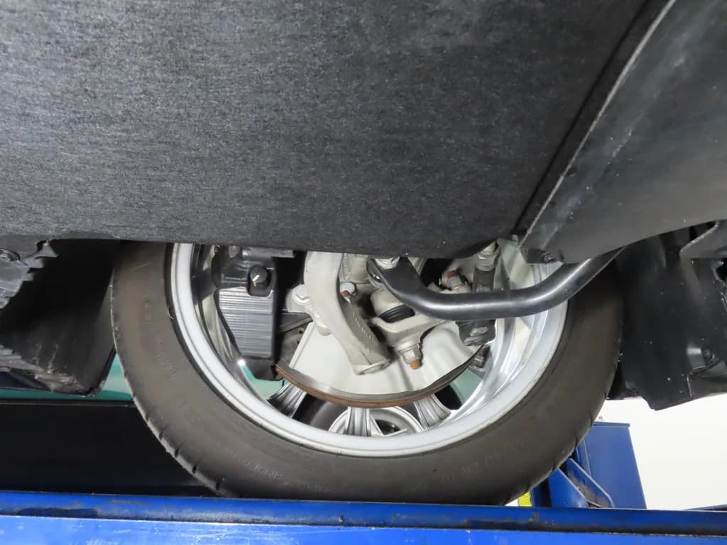 2008 BMW M5 Sedan — Undercarriage & underbody 7
