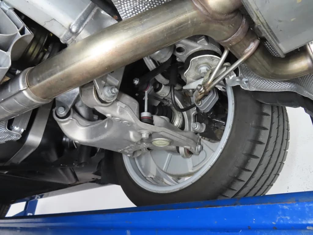 2008 BMW M5 Sedan — Undercarriage & underbody 12