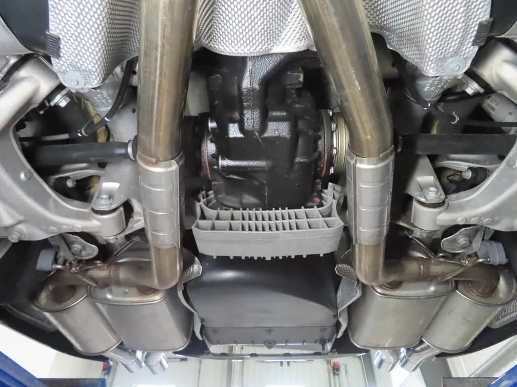 2008 BMW M5 Sedan — Undercarriage & underbody 13