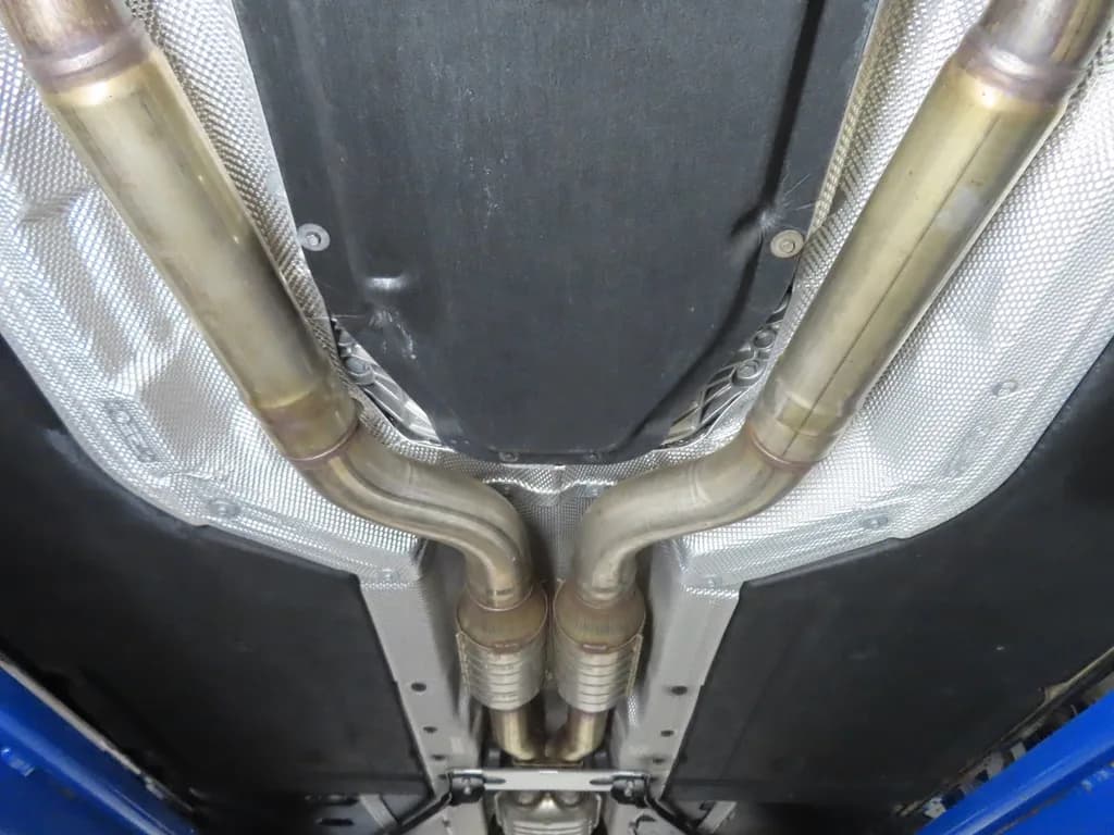 2008 BMW M5 Sedan — Undercarriage & underbody 17