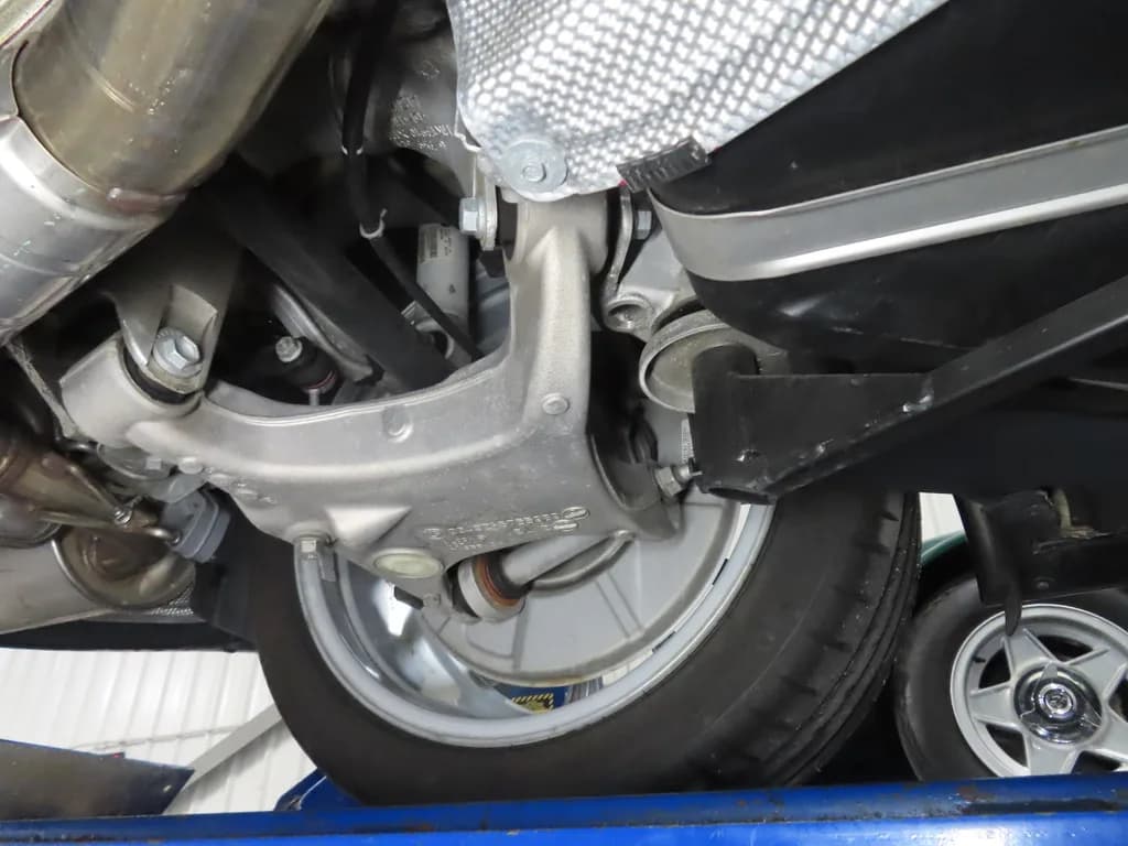 2008 BMW M5 Sedan — Undercarriage & underbody 18