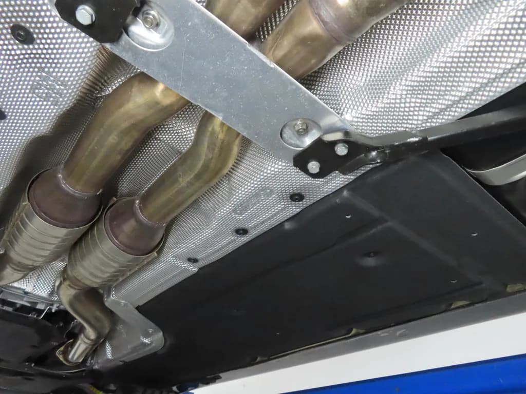 2008 BMW M5 Sedan — Undercarriage & underbody 22