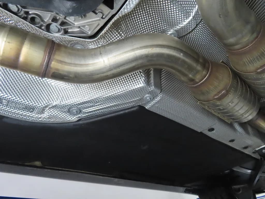 2008 BMW M5 Sedan — Undercarriage & underbody 23