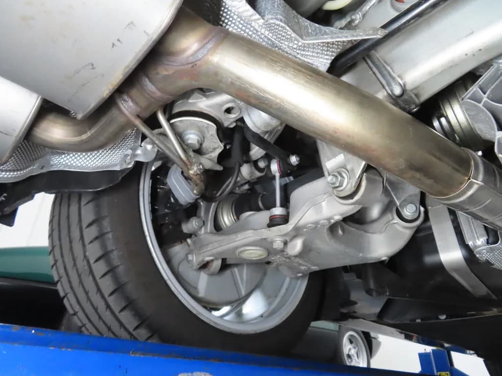 2008 BMW M5 Sedan — Undercarriage & underbody 26