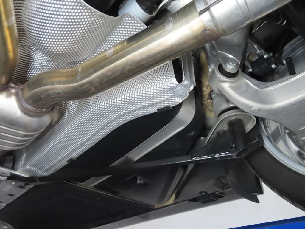 2008 BMW M5 Sedan — Undercarriage & underbody 29