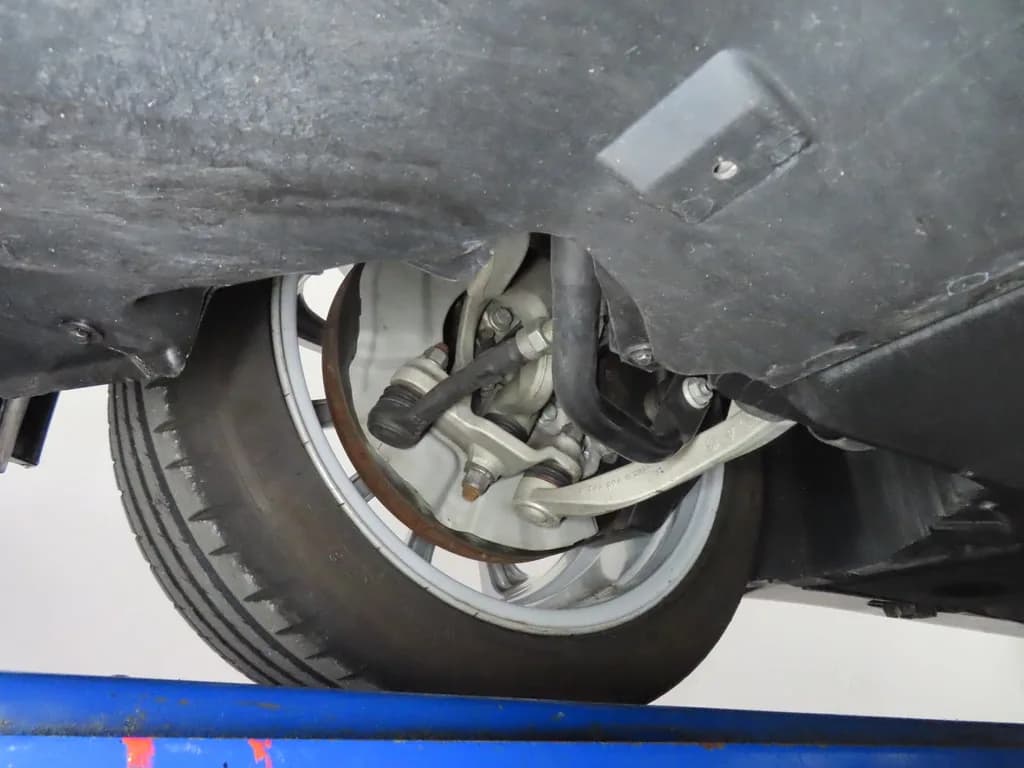 2008 BMW M5 Sedan — Undercarriage & underbody 30