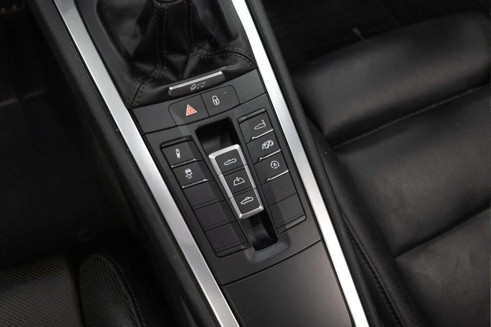 2017 Porsche 911 Carrera 4S Cabriolet — Interior 13